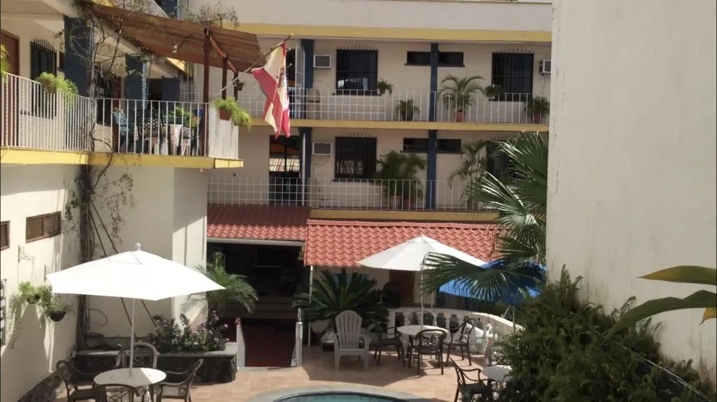 Hotel Arcos courtyard and garden